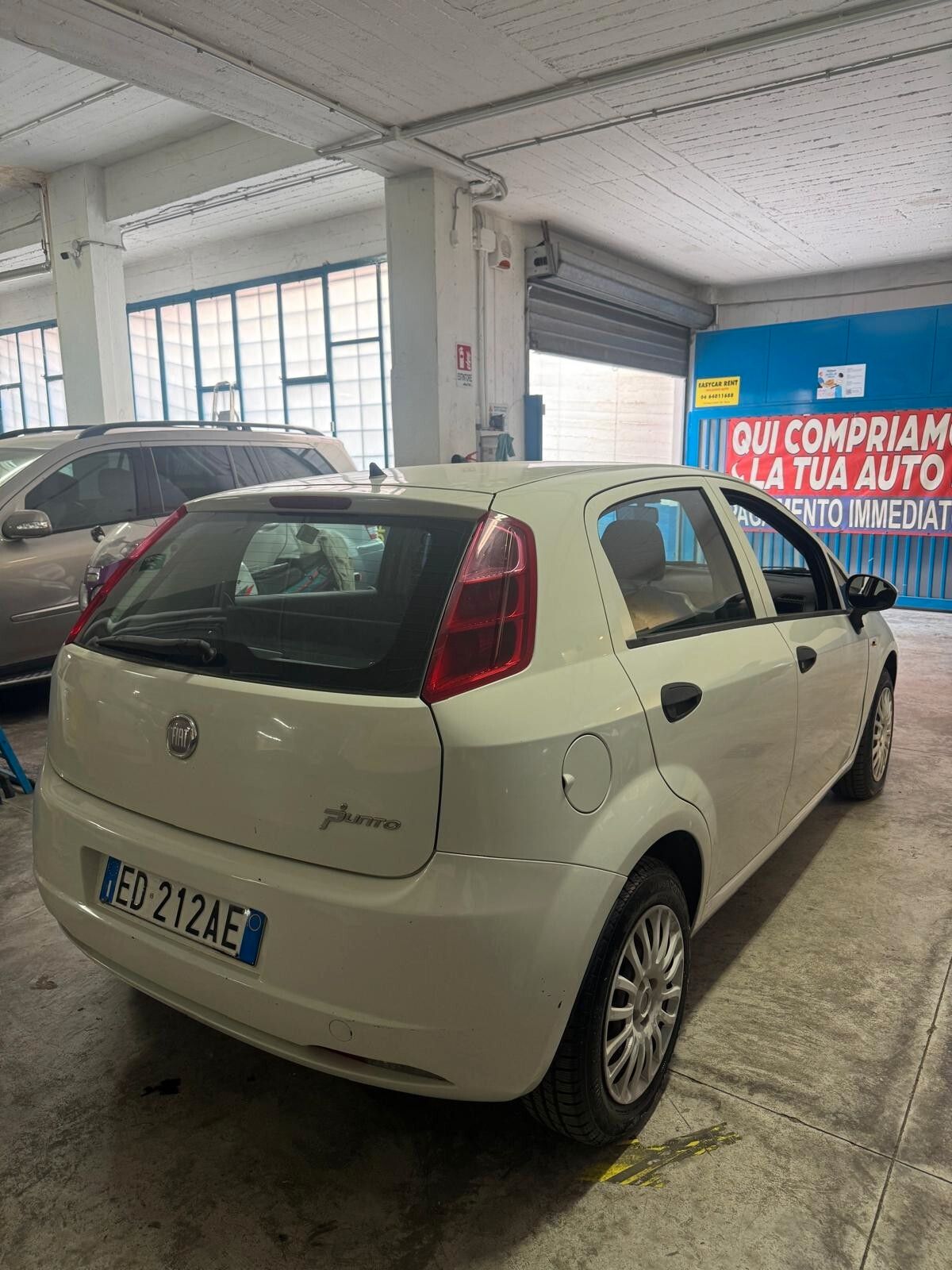 Fiat Grande Punto 2010 photo 4