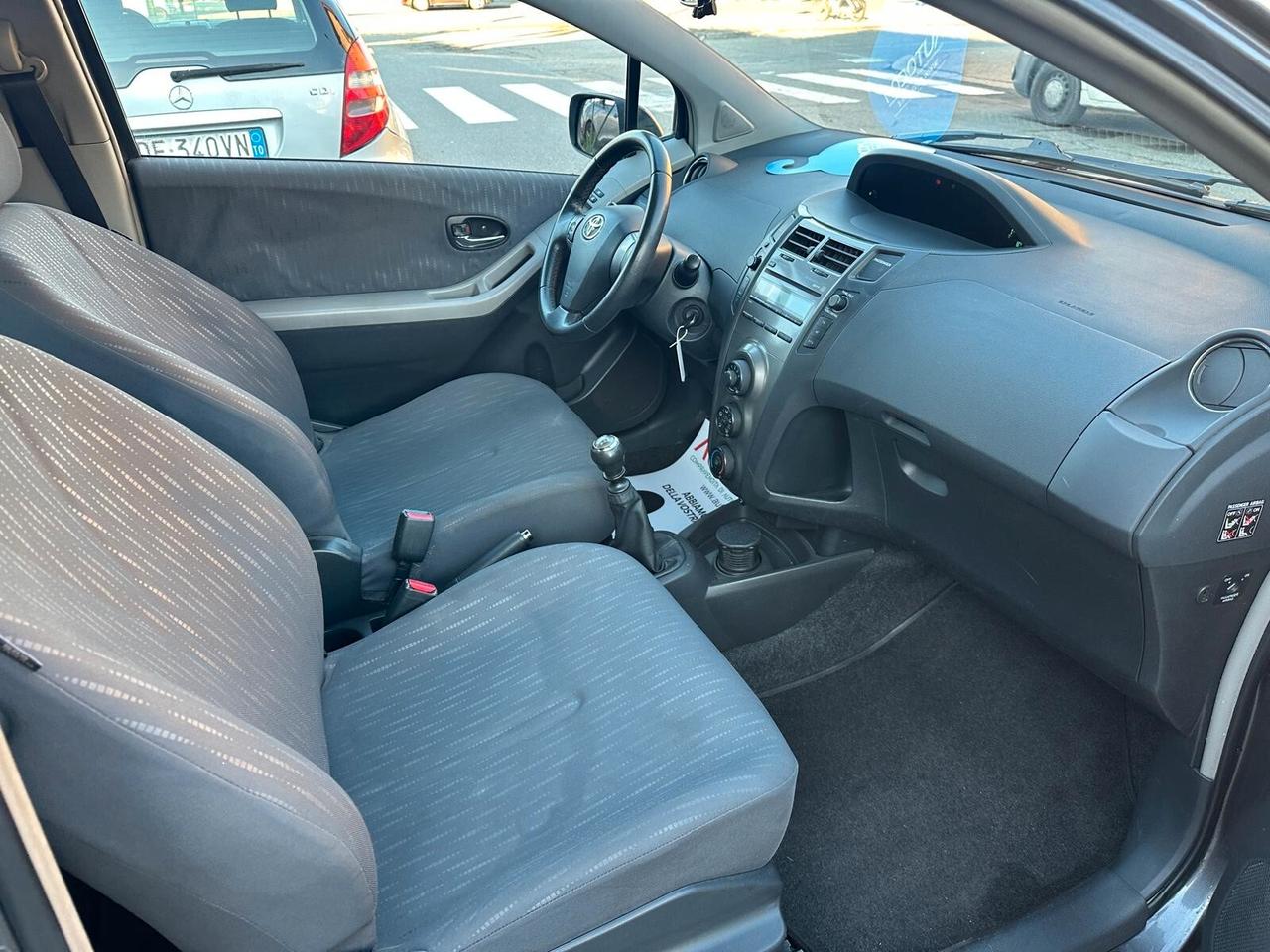 Toyota Yaris 1.0 3 porte Sol