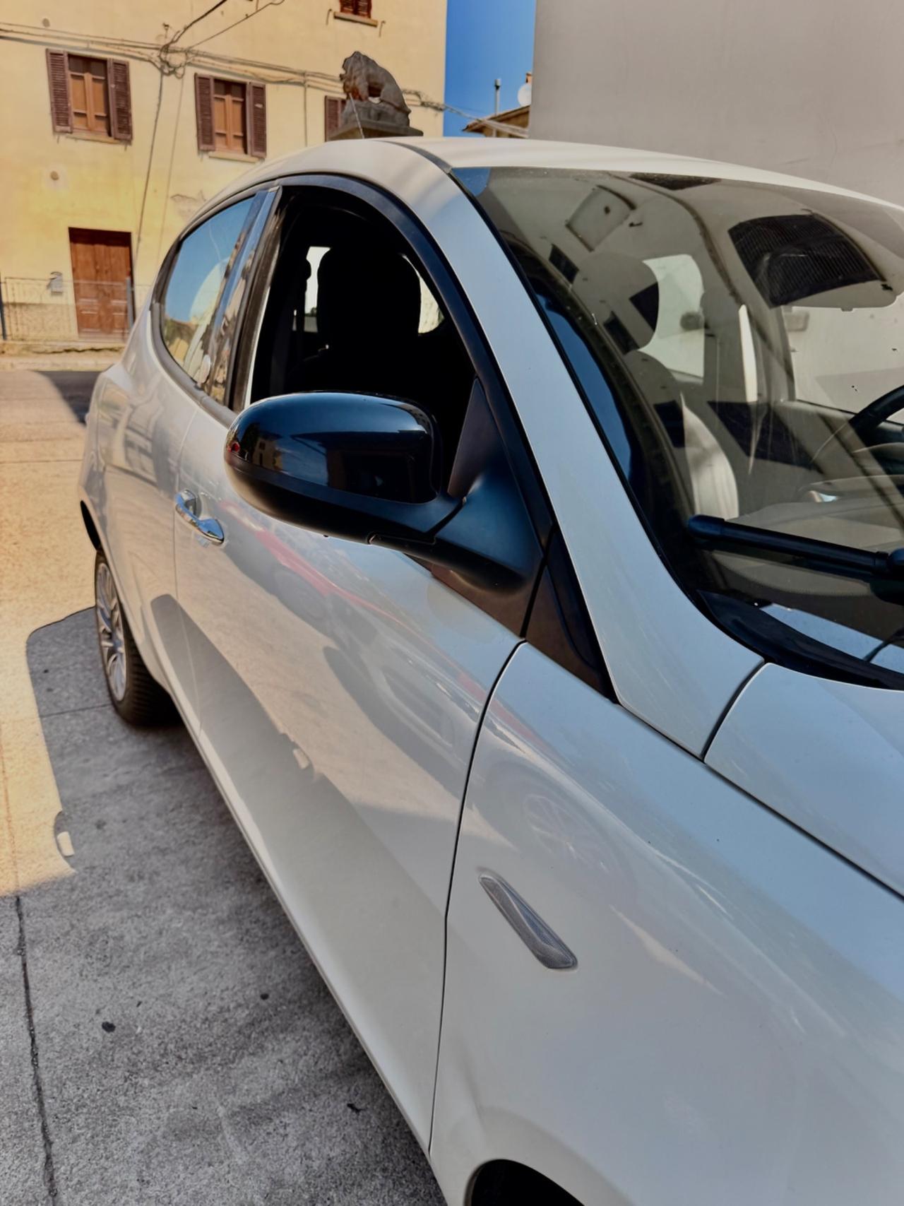 Lancia Ypsilon 0.9 TwinAir 85 CV 5 porte Metano Ecochic Gold