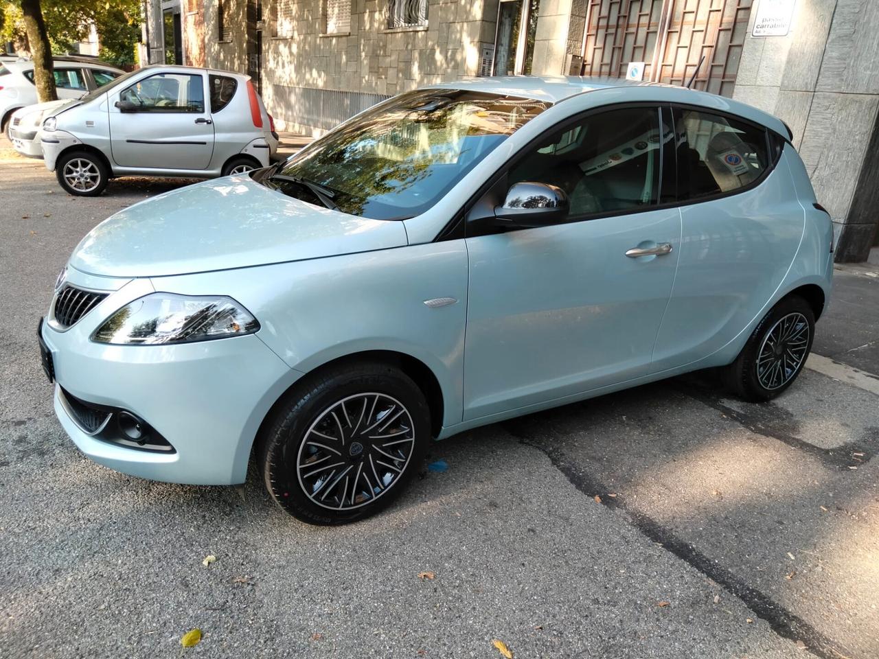 Lancia Ypsilon 1.0 FireFly 5 porte S&S Hybrid Platino