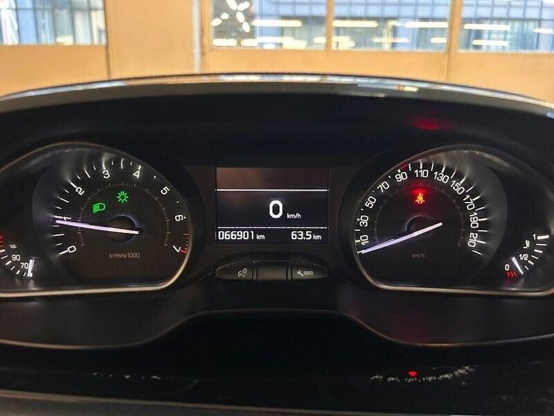 Peugeot 208 PureTech 82 5 porte Allure
