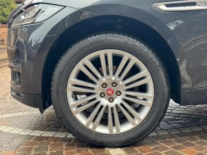 Jaguar F-Pace 2.0 D 180 CV Portfolio