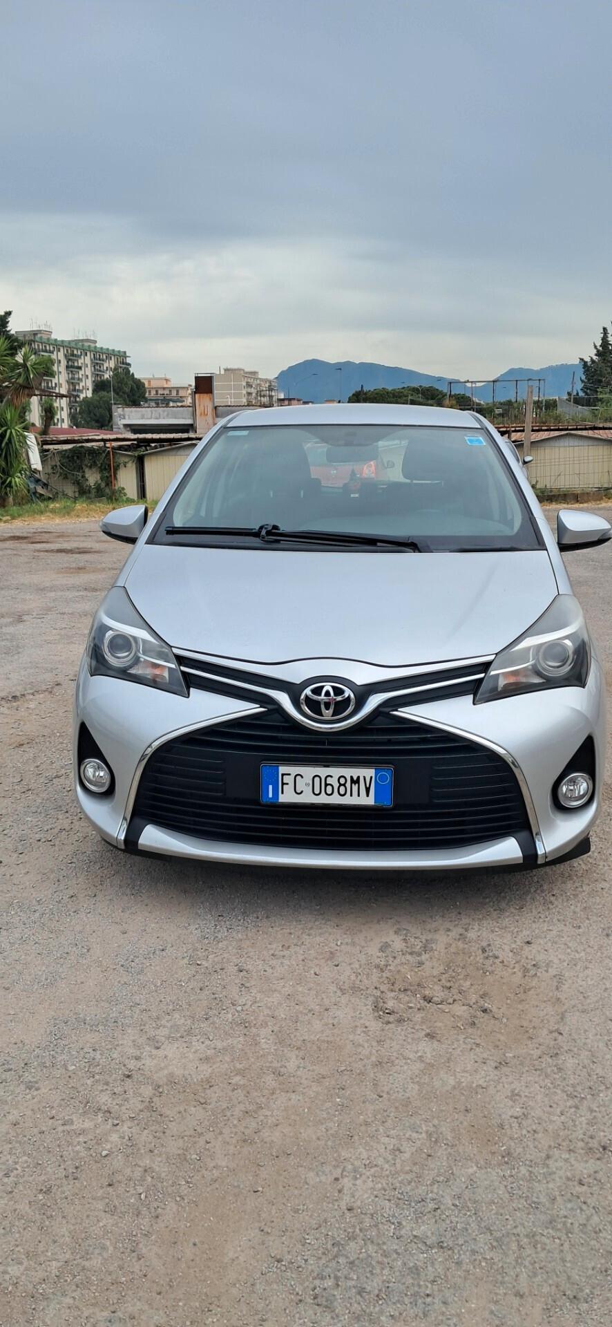 Toyota Yaris 1.0 5 porte Lounge del 216