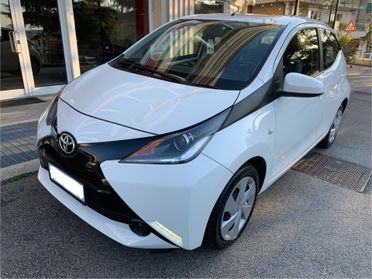 Toyota Aygo 1.0 VVT-i 69 CV 5 porte x-play MMT