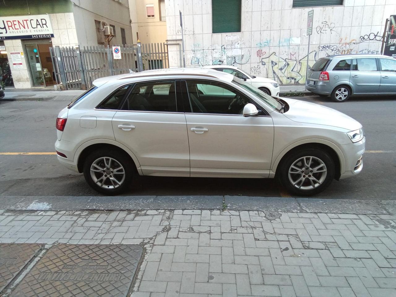 Audi Q3 2.0 TDI 120 CV Business