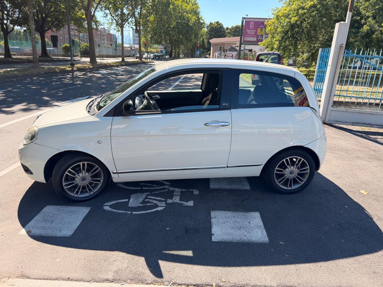 Lancia Ypsilon 1.2 69 CV Unyca 2012