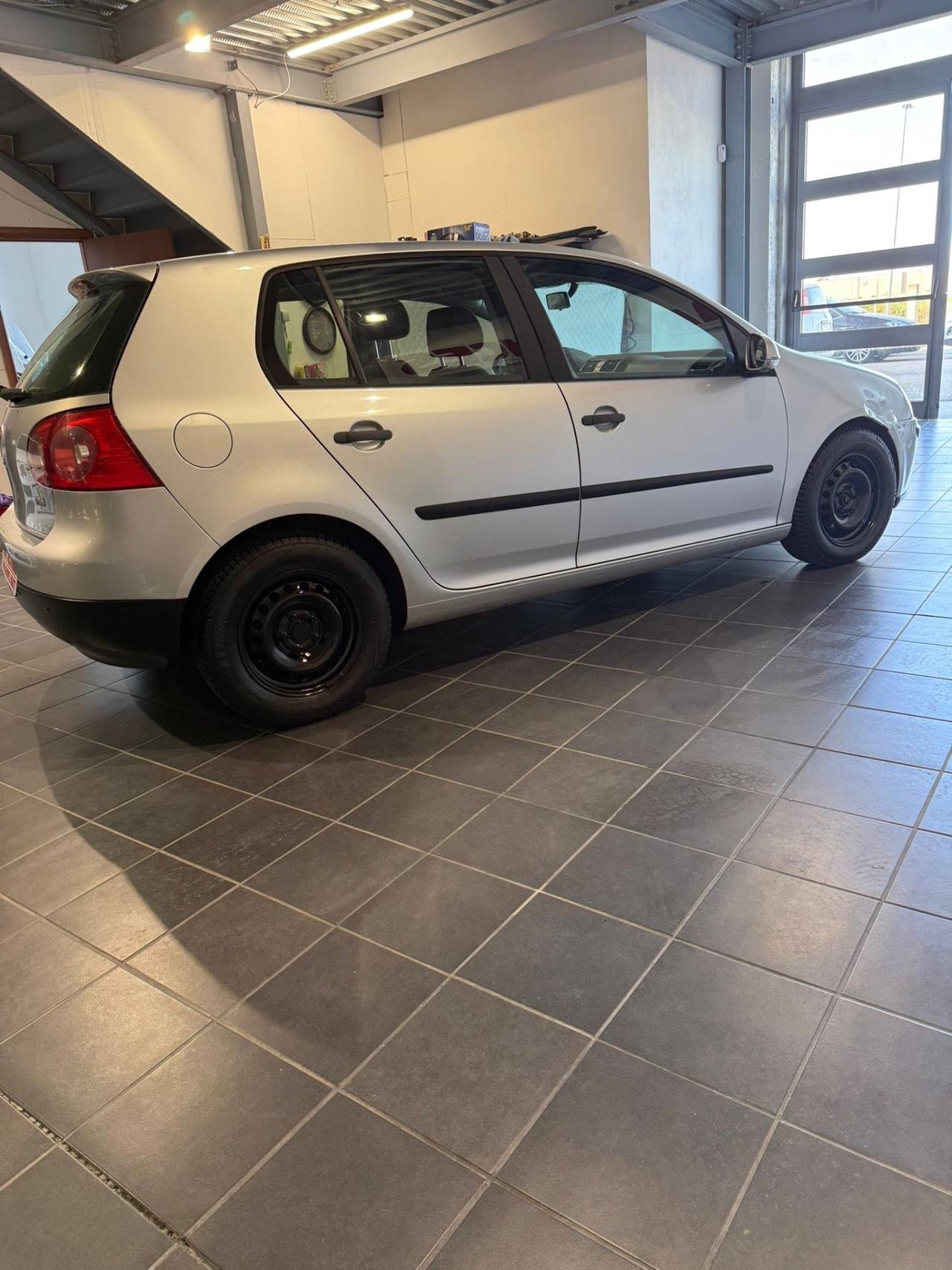 Volkswagen Golf 5 SERIE-NEOPATENTATI