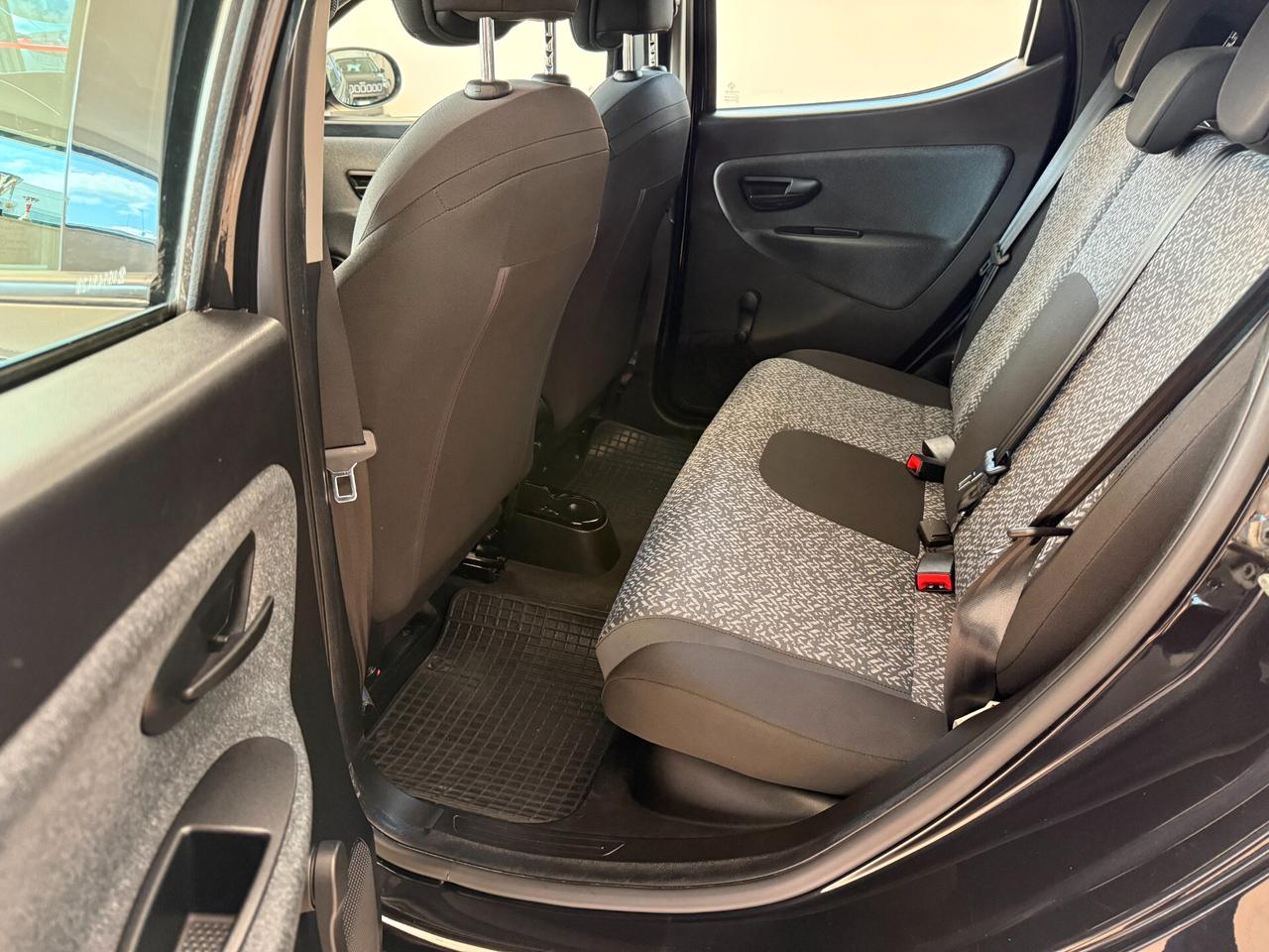 Lancia Ypsilon 1.0 FireFly 5 porte S&S Hybrid Ecochic Silver