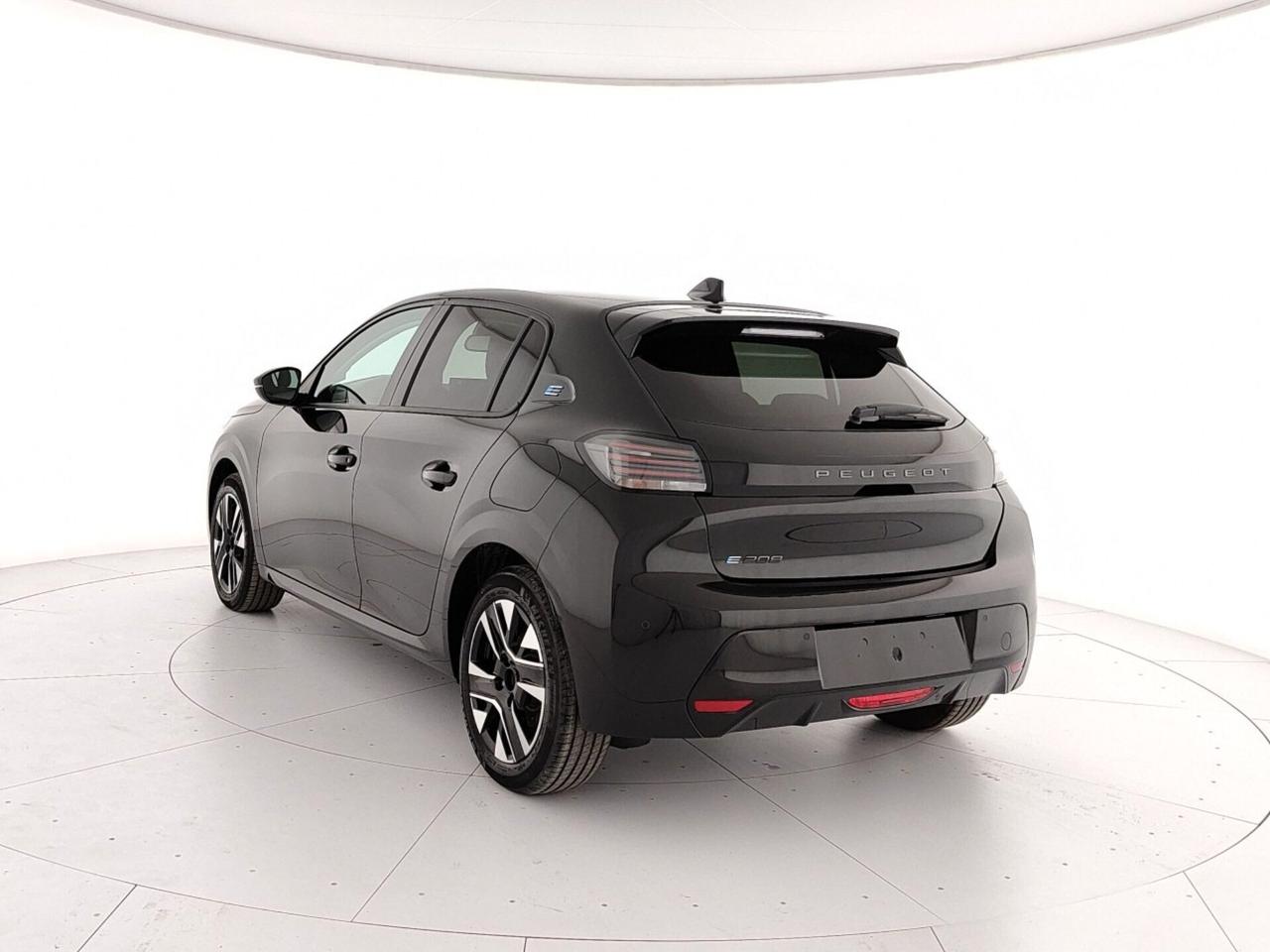 Peugeot 208 motore elettrico 136 CV 5 porte Allure