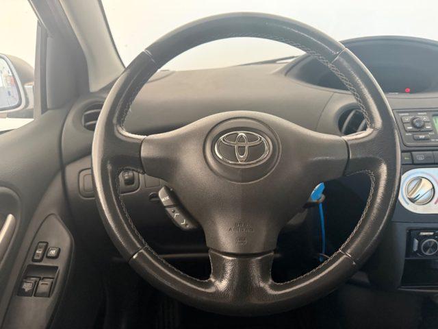 TOYOTA Yaris 1.3i 16V cat 5 porte Sol Blue