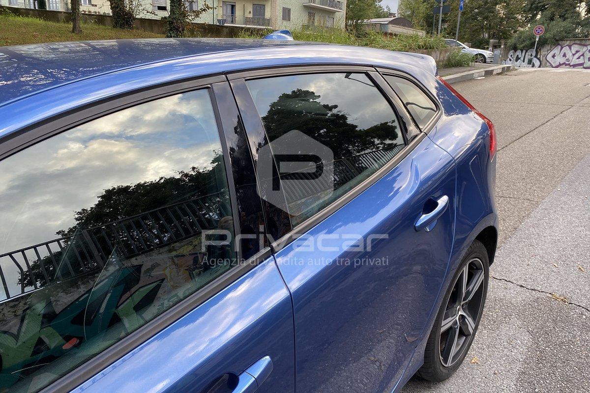VOLVO V40 T4 R-design Kinetic