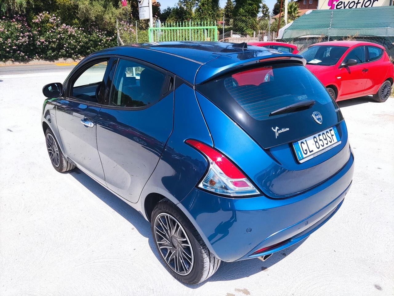 Lancia Ypsilon 1.0 FireFly 5 porte S&S Hybrid Ecochic Gold