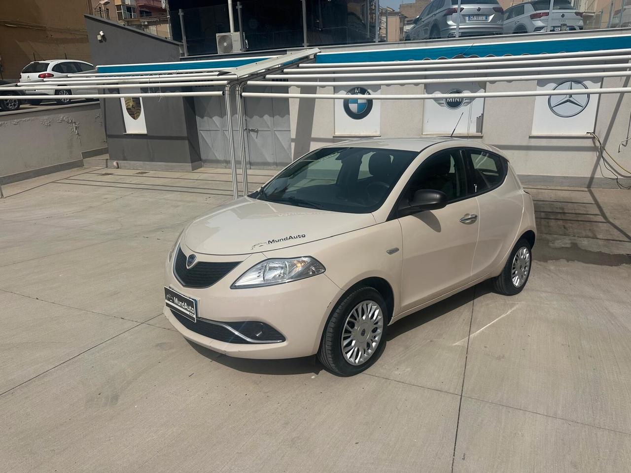 Lancia Ypsilon 1.2 69 CV 5 porte Gold