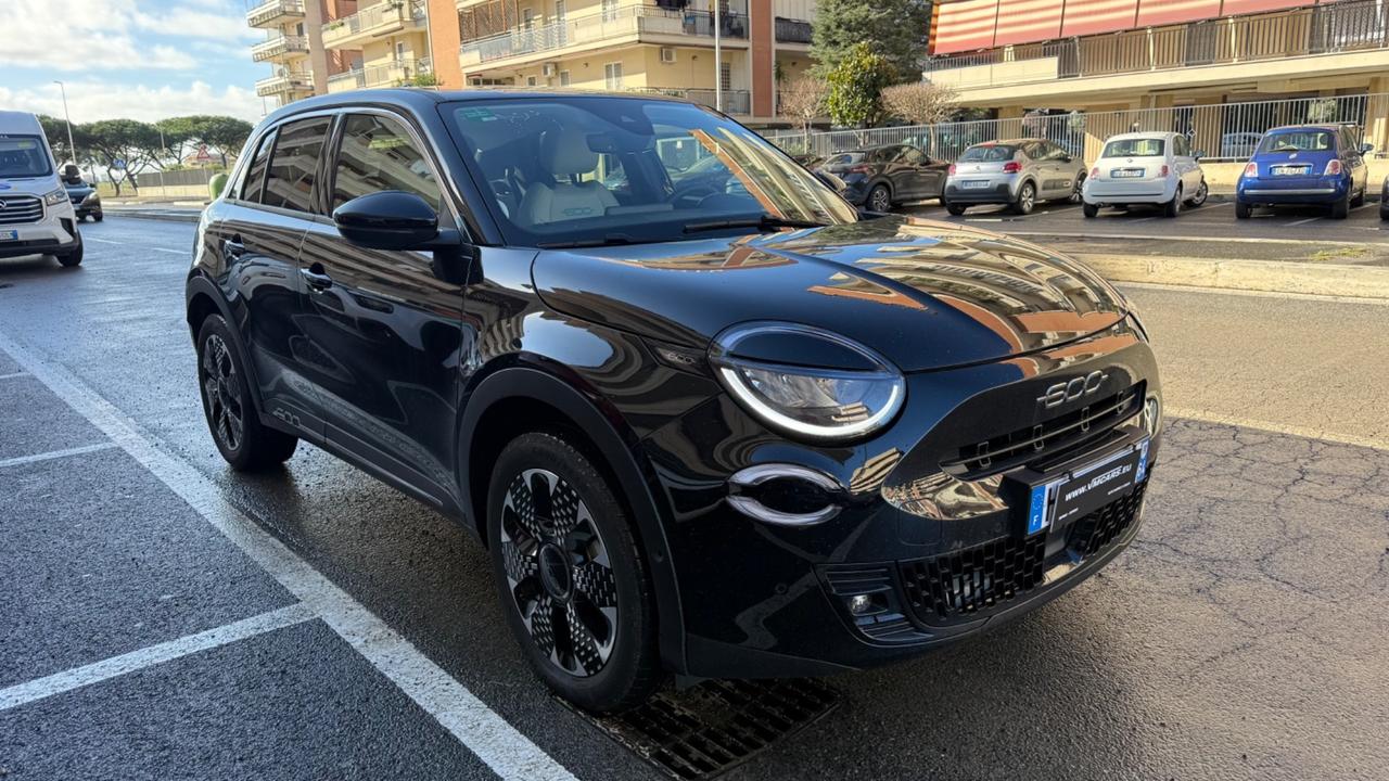 Fiat 600 Hybrid 110 CV DCT MHEV La Prima LED NAVI KAMERA PELLE PDC CERCHI 18 SEDILI ELETTRICI RISCALDATI