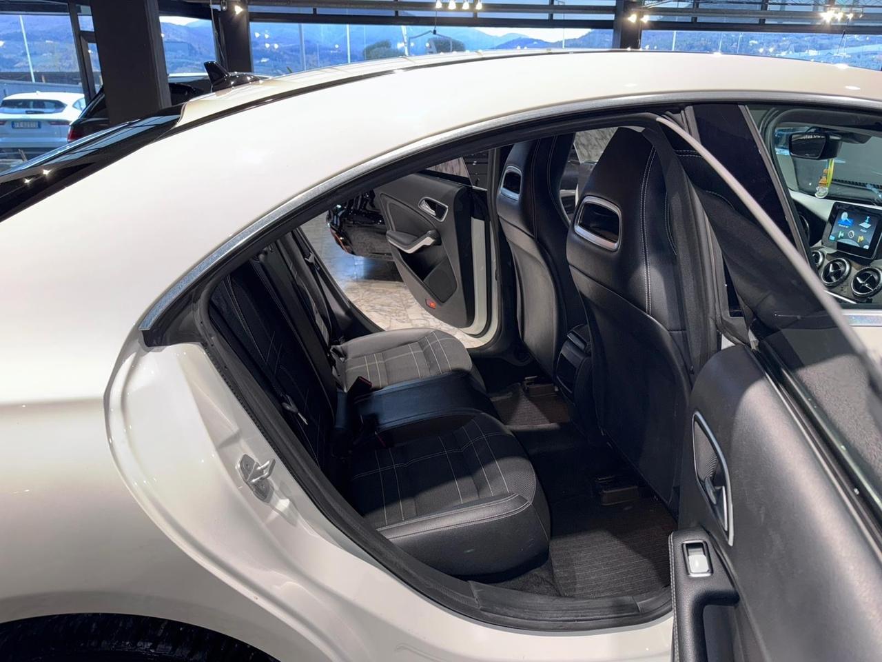 Mercedes-benz CLA 200 d Automatic Premium Dark Night