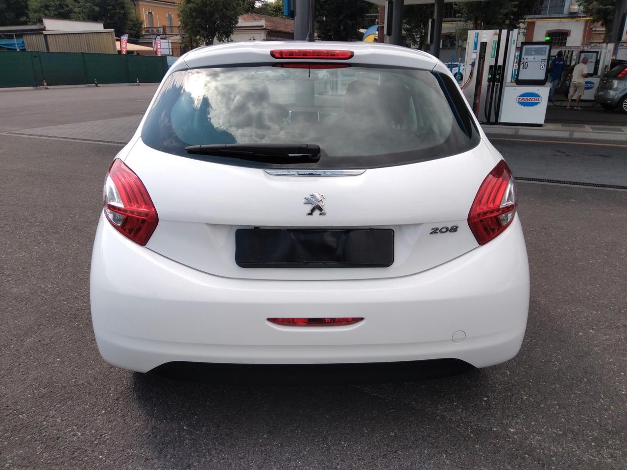 Peugeot 208 1.4 HDi 68 CV 5 porte Allure x neopatentati