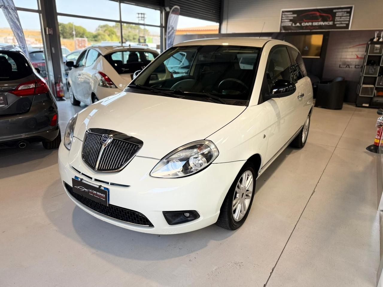 Lancia Ypsilon 1.3 MJT 75 CV Unyca
