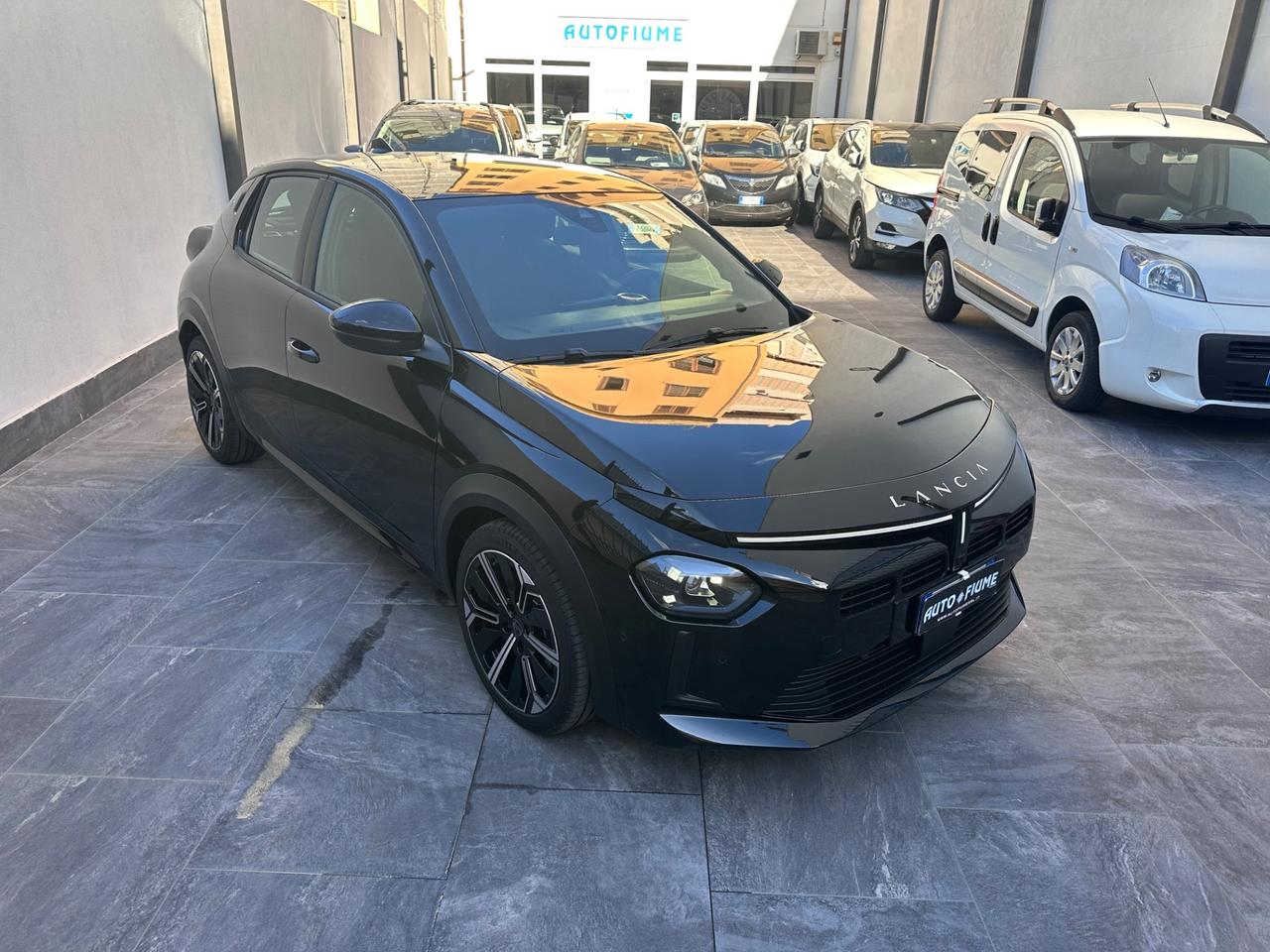 Lancia Ypsilon Hybrid e-DCT Edizione Cassina