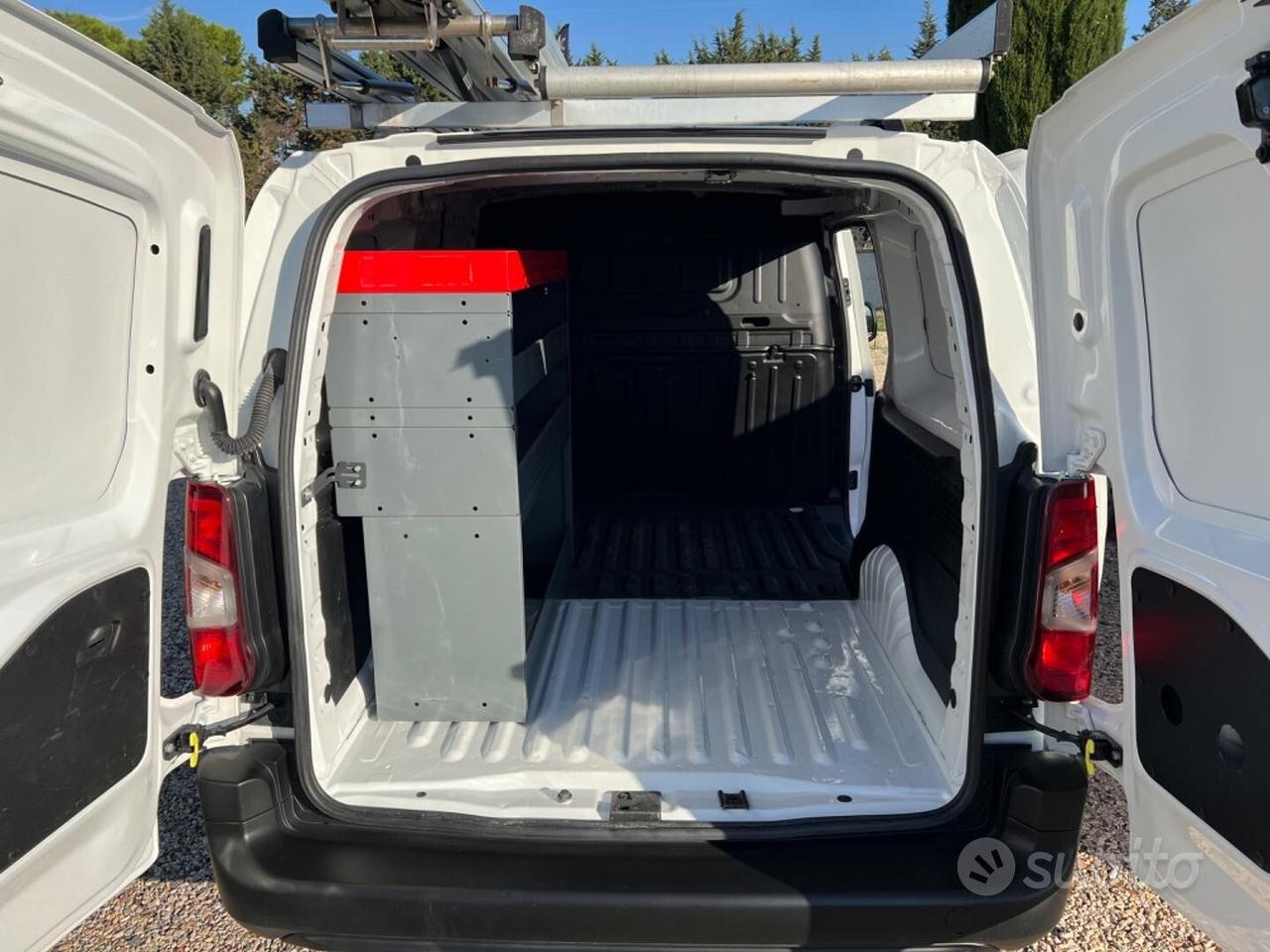 Peugeot Partner Maxi 2019 allestito 3 posti