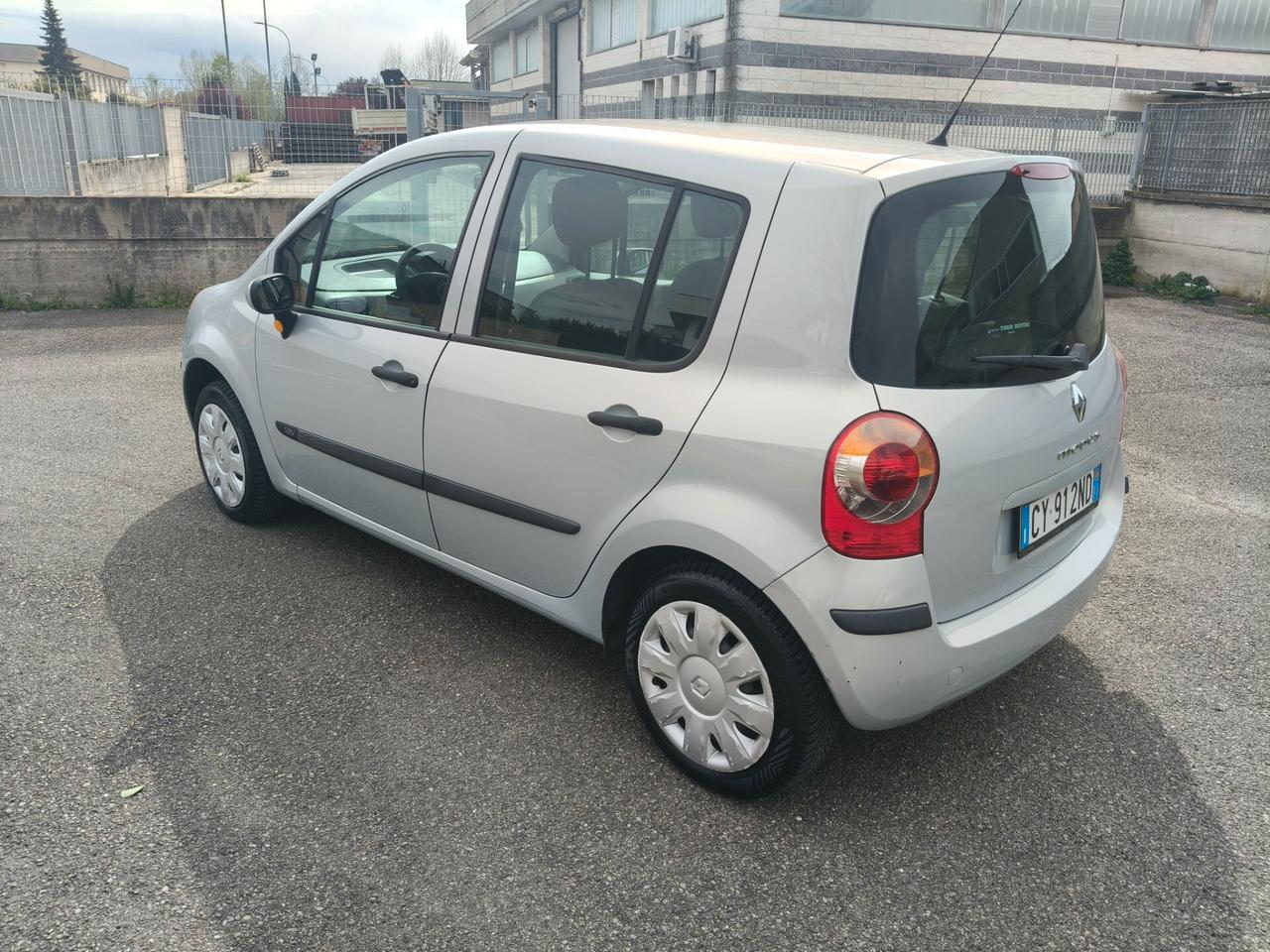 Renault Modus 1.2 benzina PER NEOPATENTATI