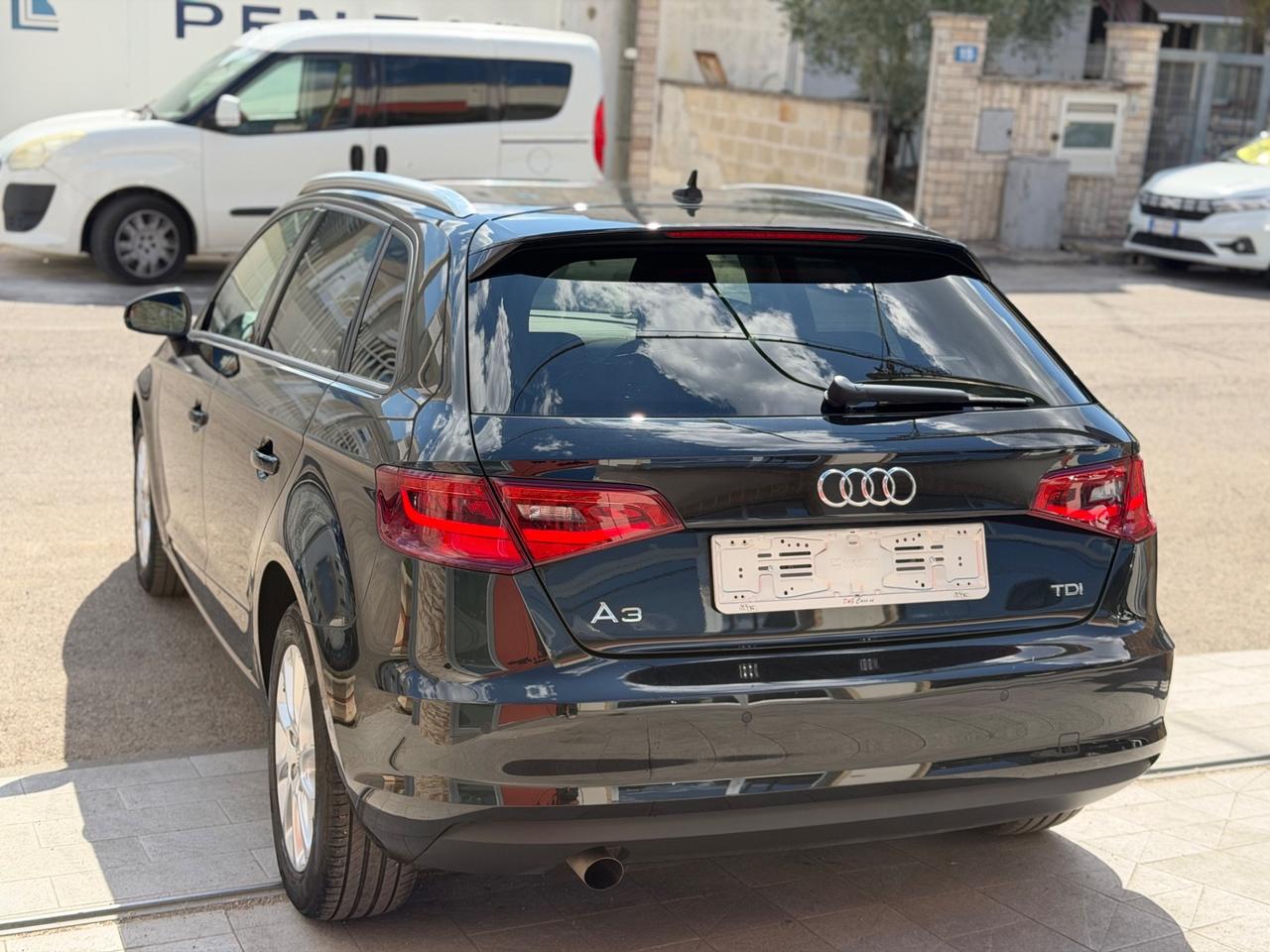 Audi A3 1.6 TDI 110 cv Attraction-2015/LED/NAVI