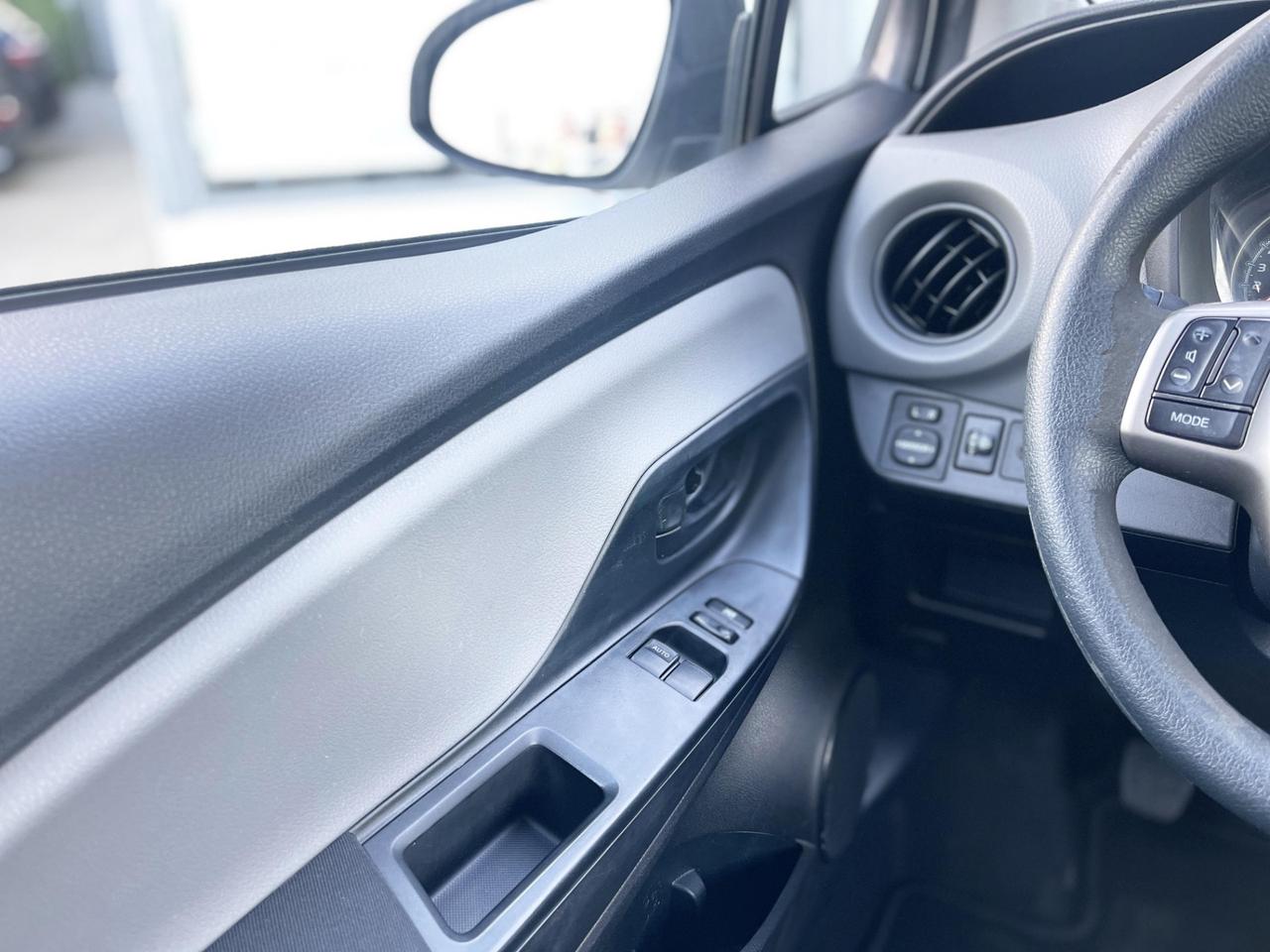 Toyota Yaris 1.0 Benzina 69CV E6 Neo - 2015