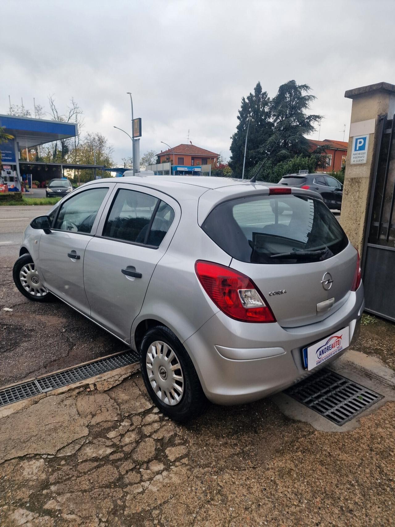 Opel Corsa 1.2 5 porte Club