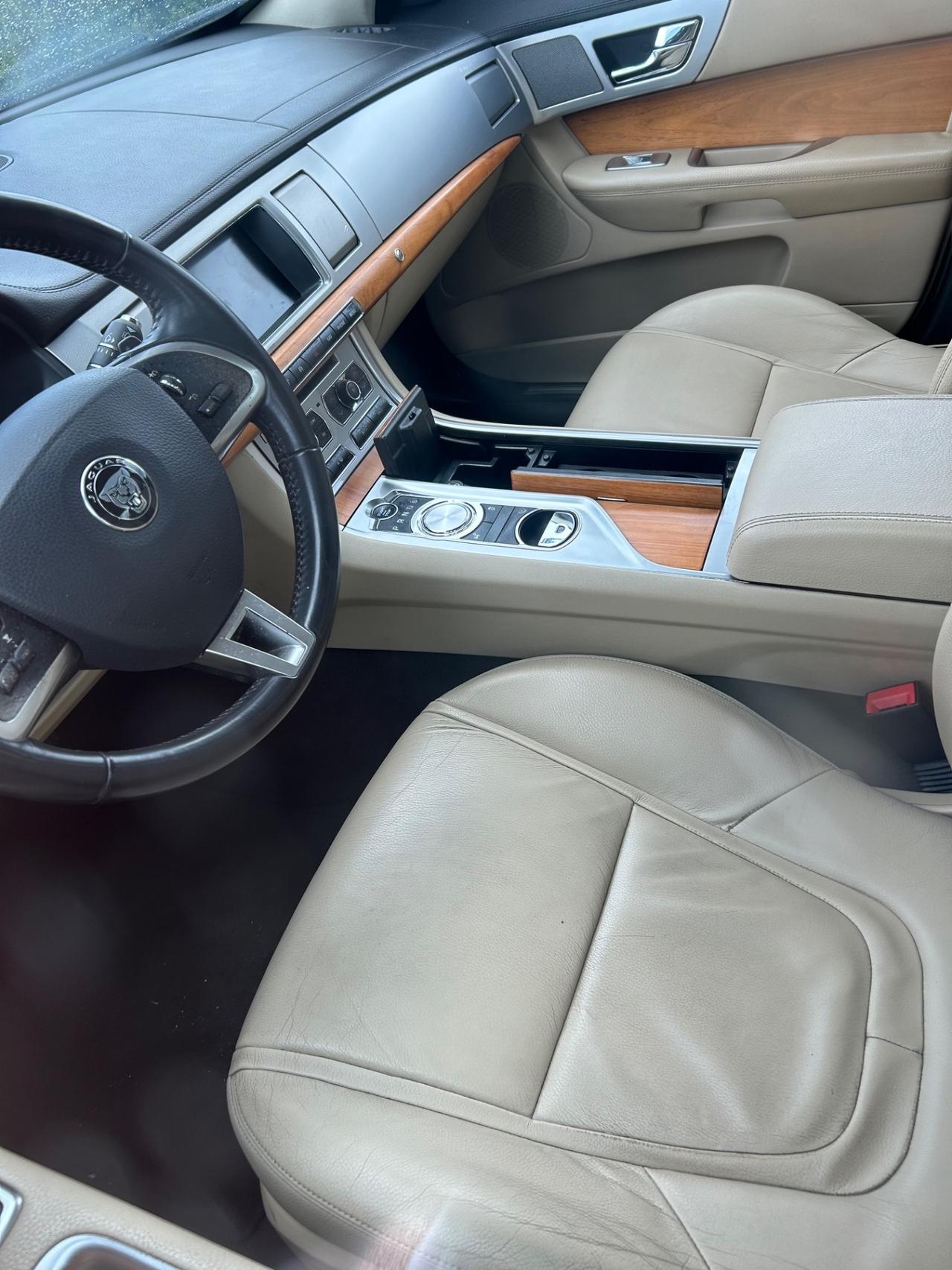 Jaguar XF 2.0 D 180 CV aut. Portfolio