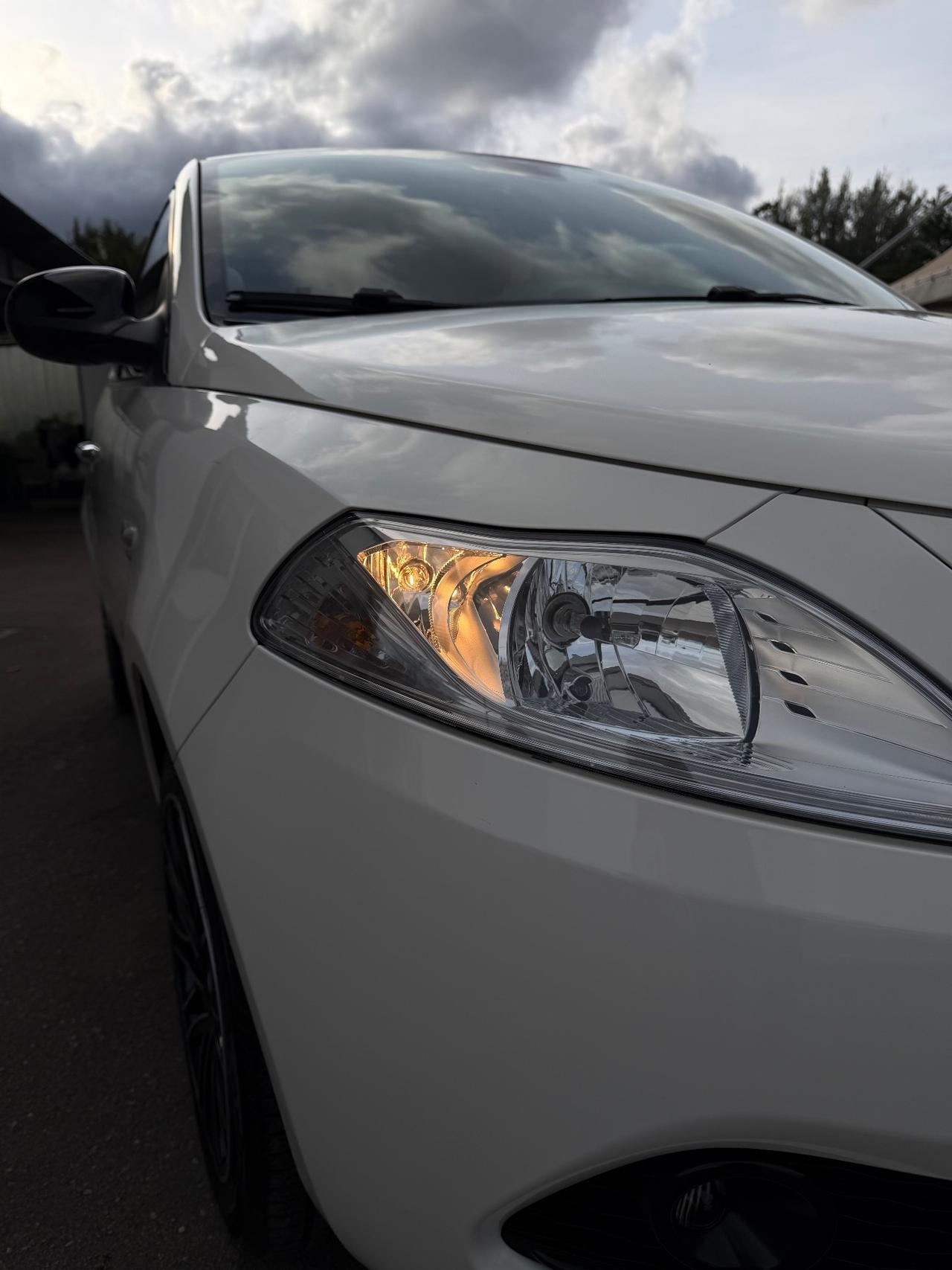 Lancia Ypsilon Hybrid Ecochic