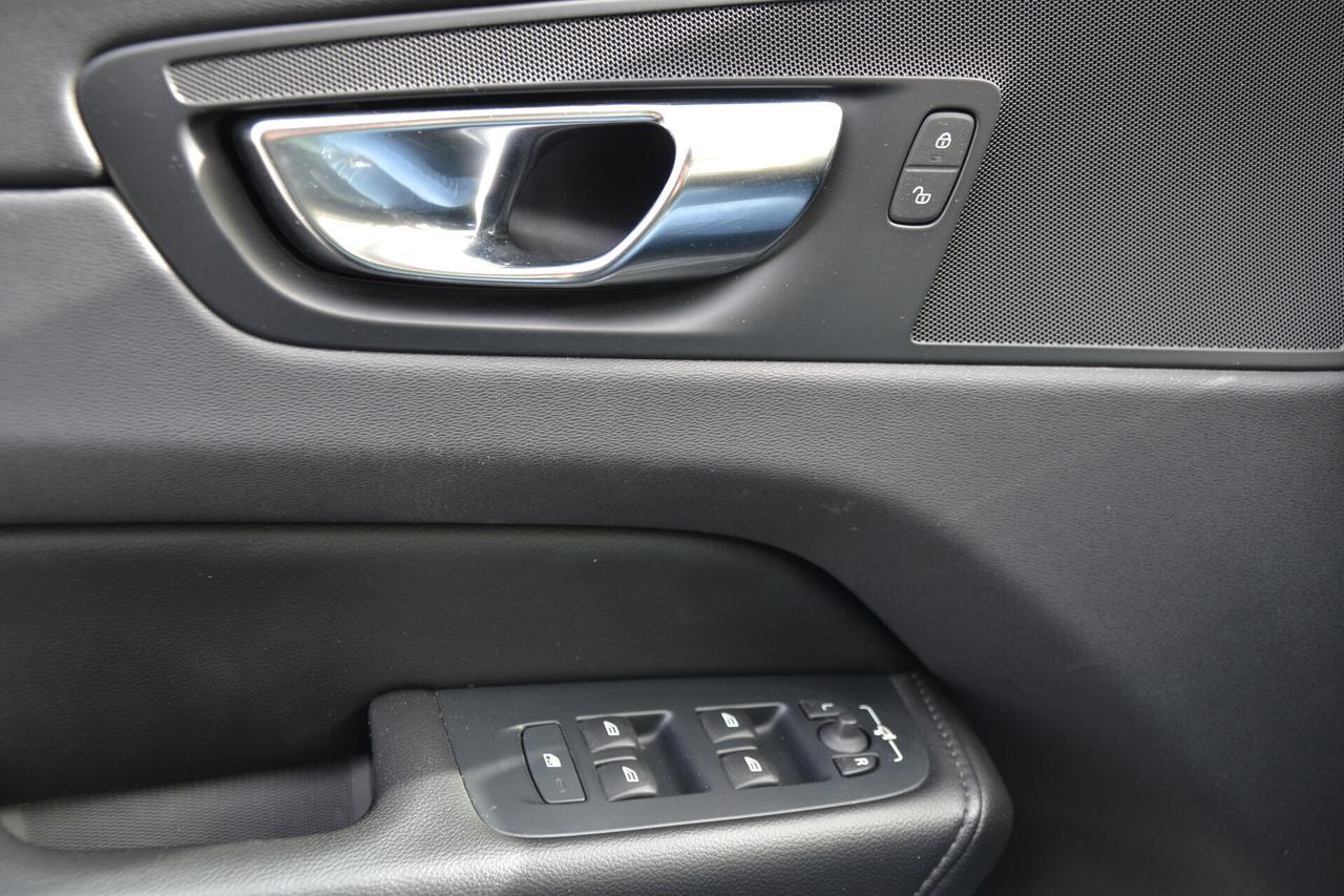 Volvo XC 60 2.0 197CV AWD HYBRID/DIESEL AUT.+FULL LED+RCAM+NAV