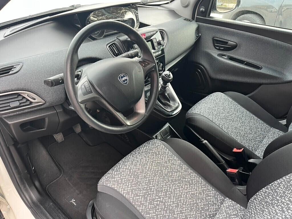 Lancia Ypsilon 1.2 69 CV 5 porte S&S Black and Noir