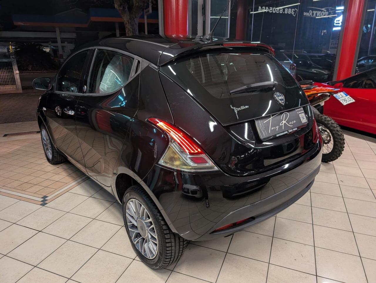 Lancia Ypsilon 0.9 TwinAir 85 CV 5 porte Metano