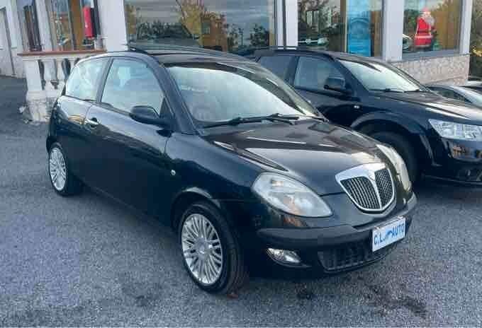 Lancia Ypsilon 1.3 MJT 75 CV Platino