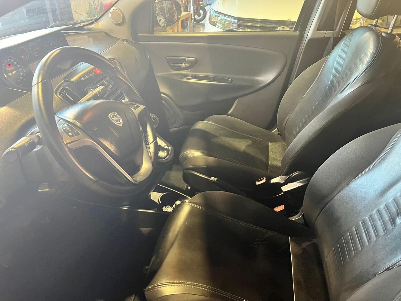 Lancia Ypsilon 1.2 69 CV 5 porte NEOPATENTATO