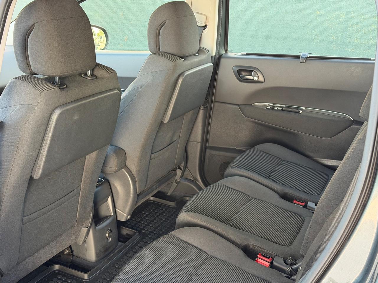 Peugeot 5008 1.6 HDi 115CV 7 POSTI