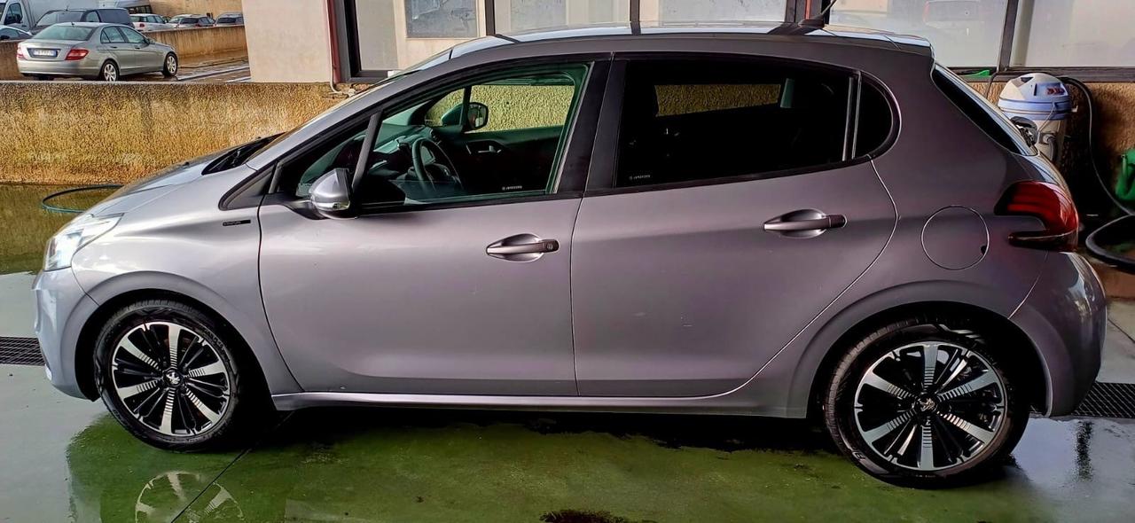 Peugeot 208 PureTech 82 Stop&Start Signature