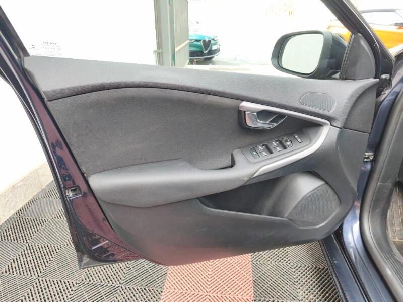 VOLVO V40 (2012-2020) V40 D2 Kinetic