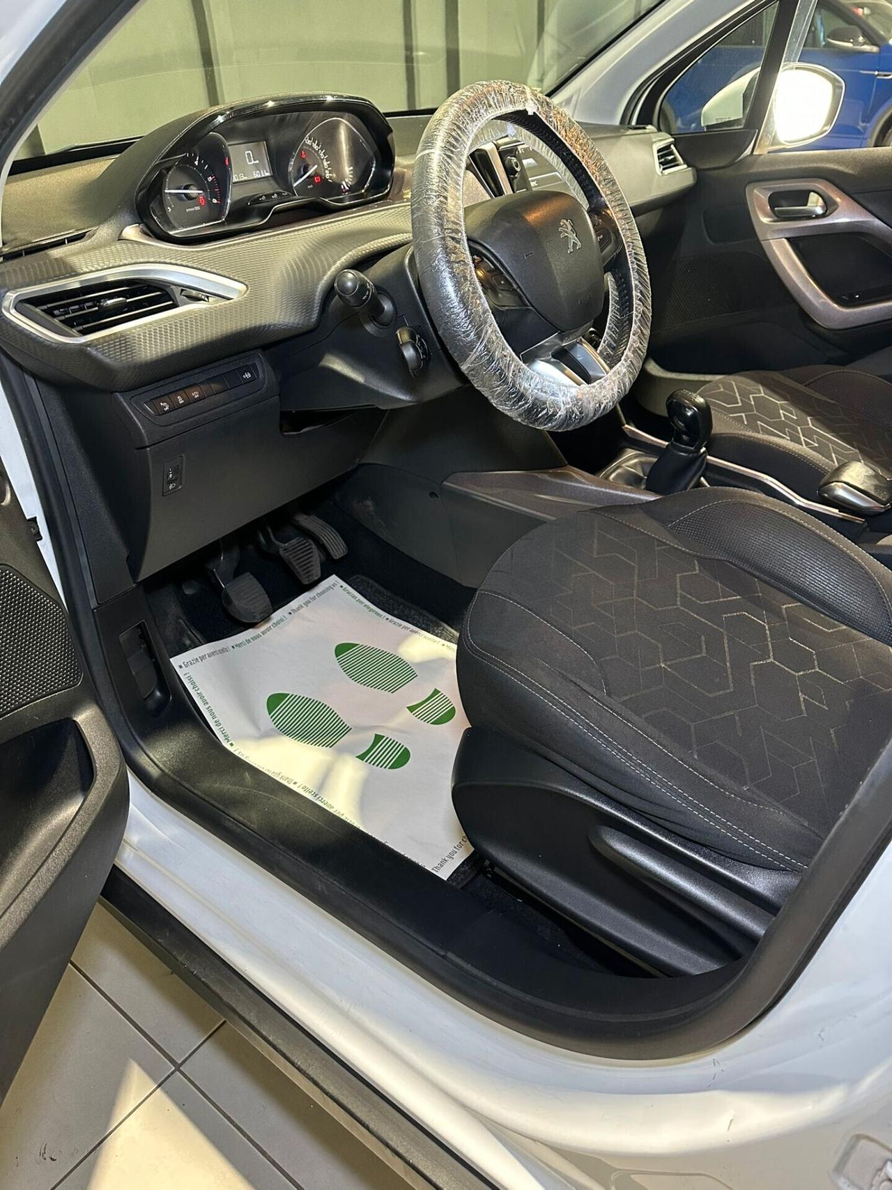 Peugeot 2008 1.6 HDi 92 CV Urban Cross
