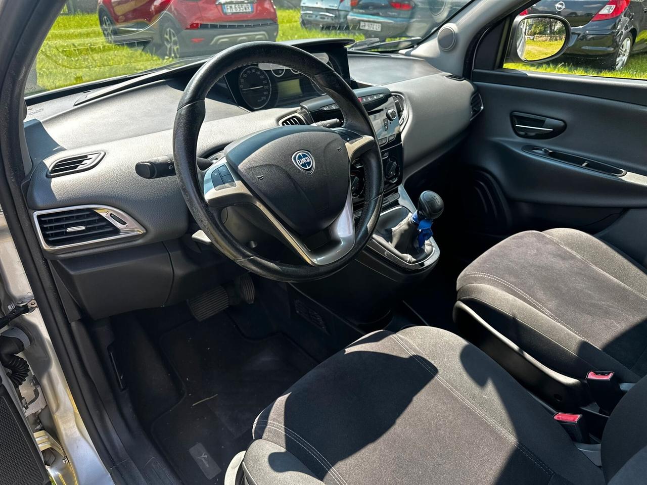 Lancia Ypsilon 85CV CAMBIO AUTOMATICO