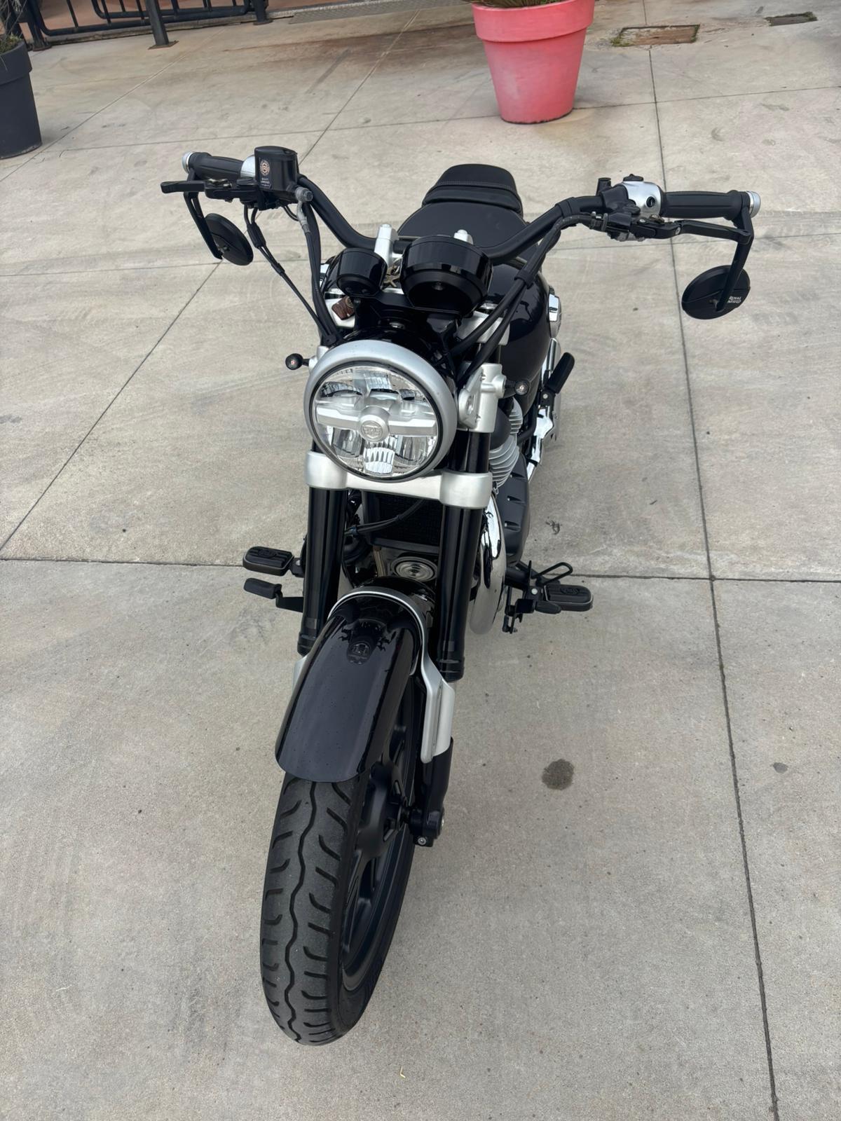 Royal Enfield Super Meteor 650 - 2024