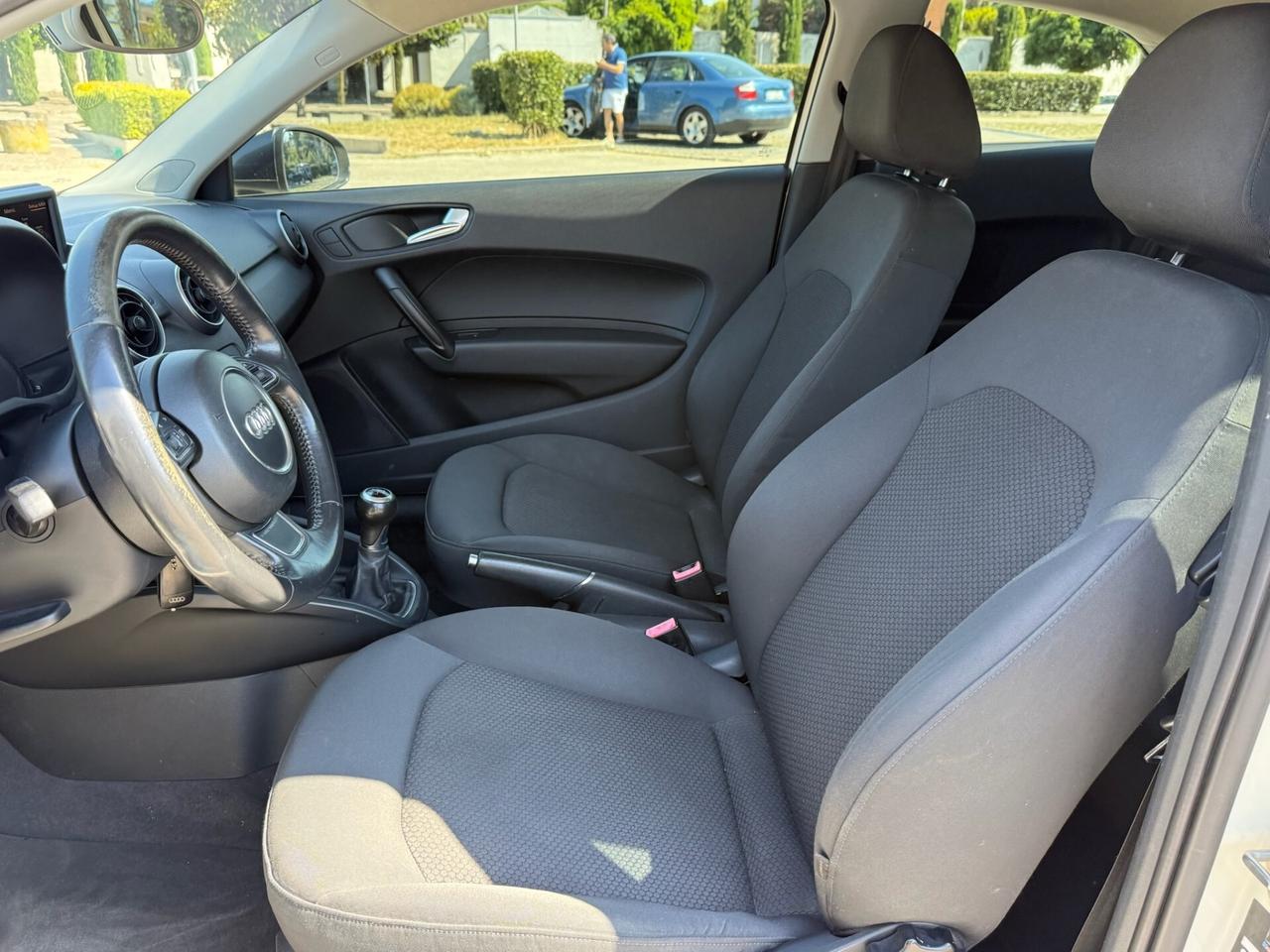 AUDI A1 2013 1.6 TDI 90cv Admired
