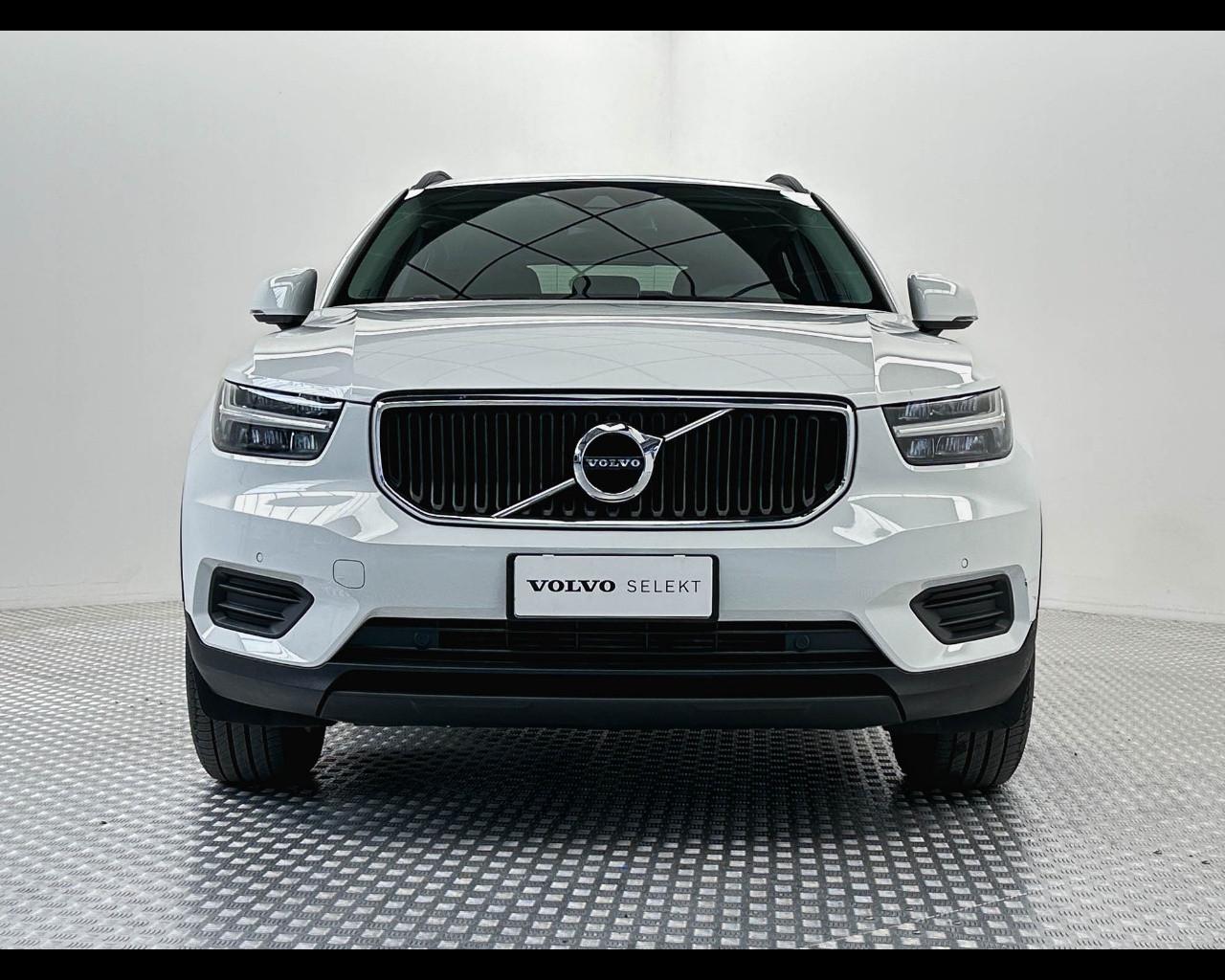 VOLVO XC40 (2017-->) - XC40 T2 Geartronic Momentum