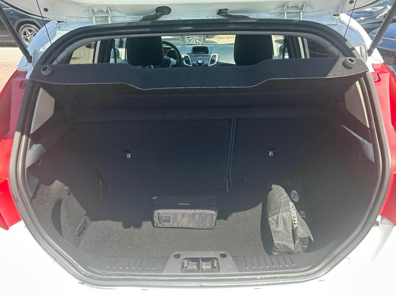 Ford Fiesta 1.4 16V 5p. Bz.- GPL Titanium Bs.