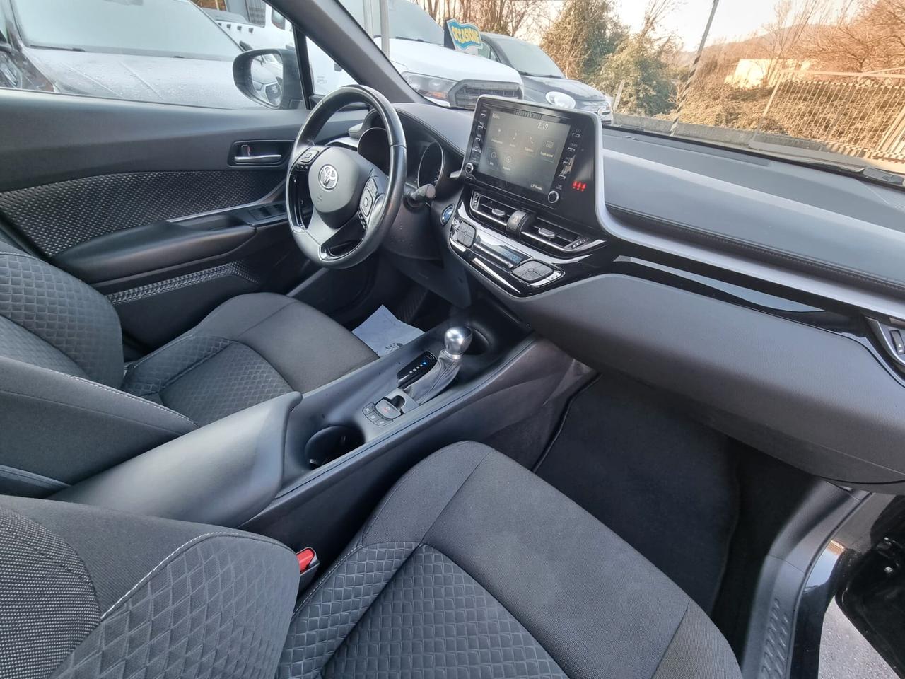 Toyota C-HR 1.8 Hybrid E-CVT Business