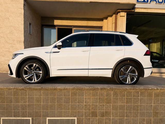 VOLKSWAGEN Tiguan 2.0 TDI 150 CV SCR DSG R-Line LUCI AMBIENTE