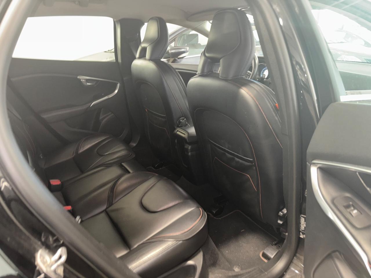 Volvo V40 D2 R-design EXPORT / COMMERCIANTI