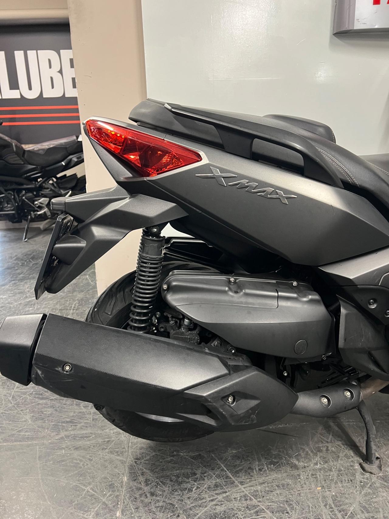 Yamaha X-Max 400