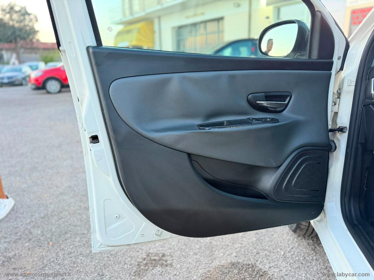 LANCIA Ypsilon 0.9 T.Air 85CV 5p. Met.Ec. Gold