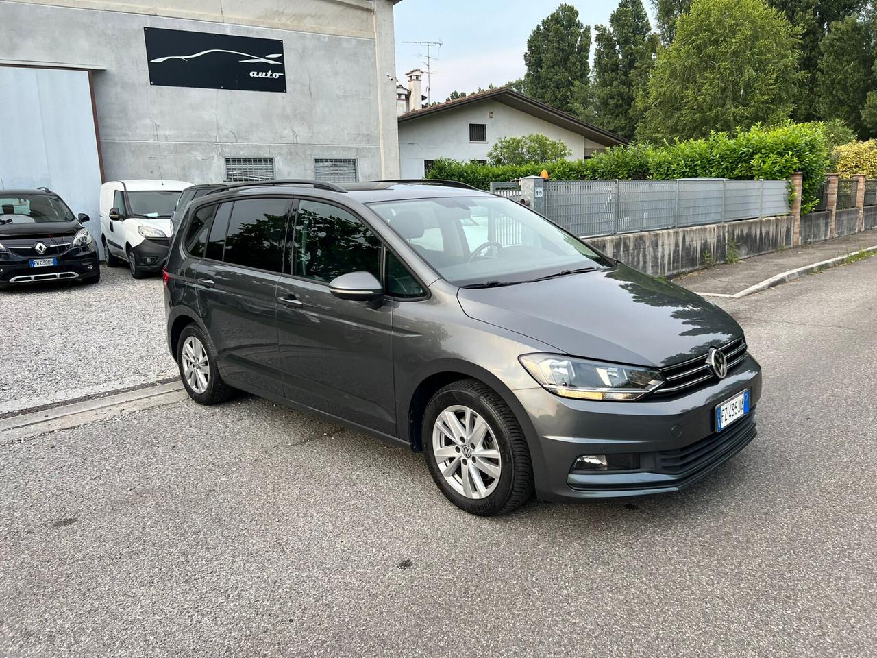 Volkswagen Touran 2.0 TDI 150 CV SCR DSG Business BlueMotion Technology