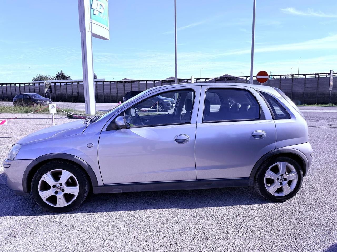 Opel Corsa 1.2i 16V cat 5 porte Ok neopatentati